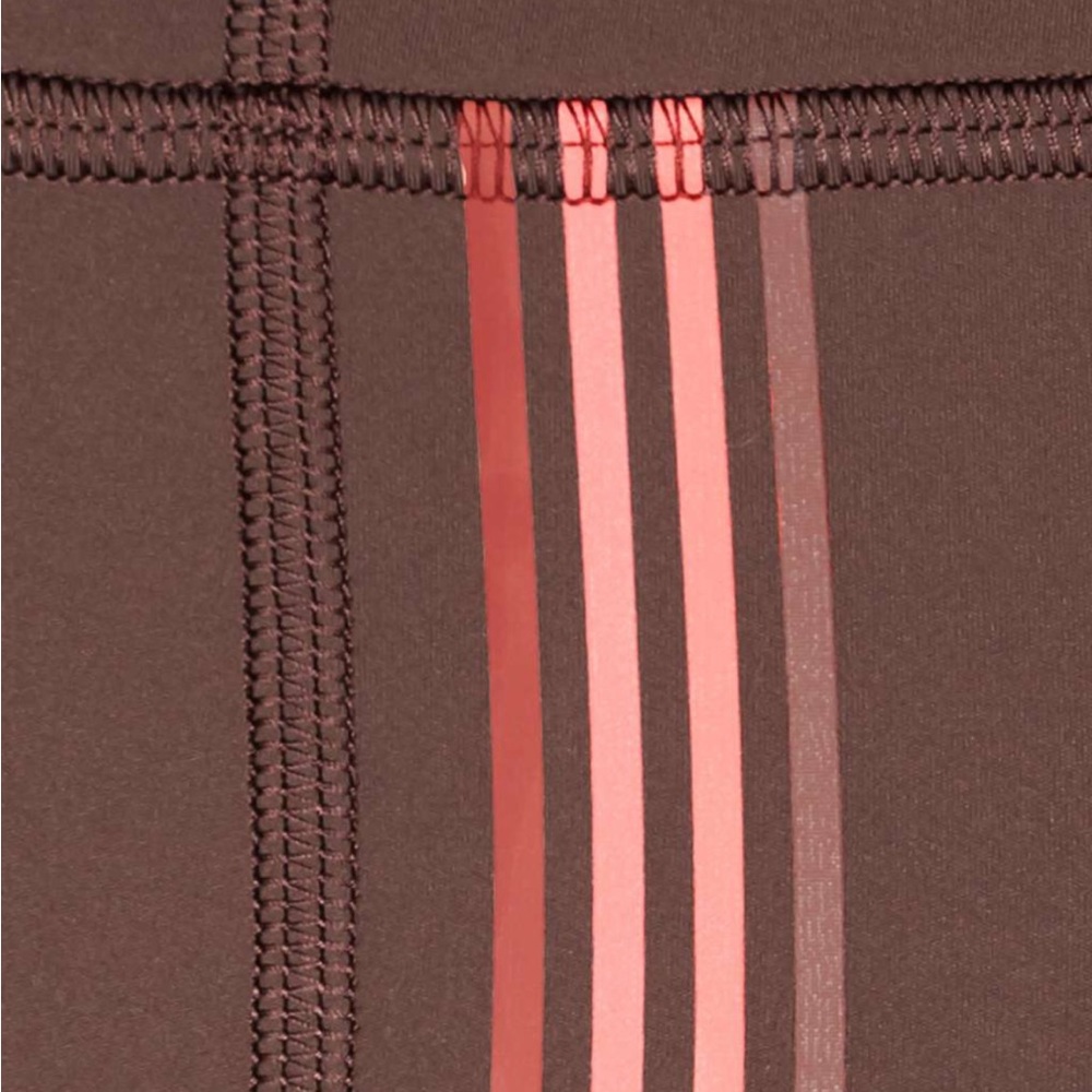 Lululemon Speed Limit Crop‎ 23"
Cherry Cola 10 - Picture 6 of 7